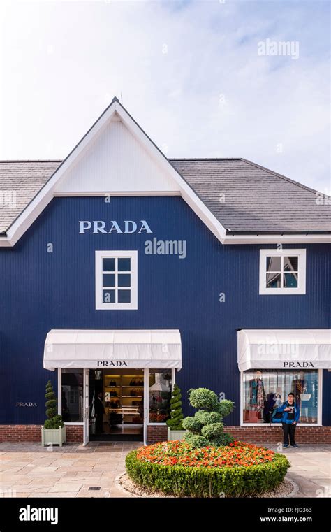 prada bicester village uk